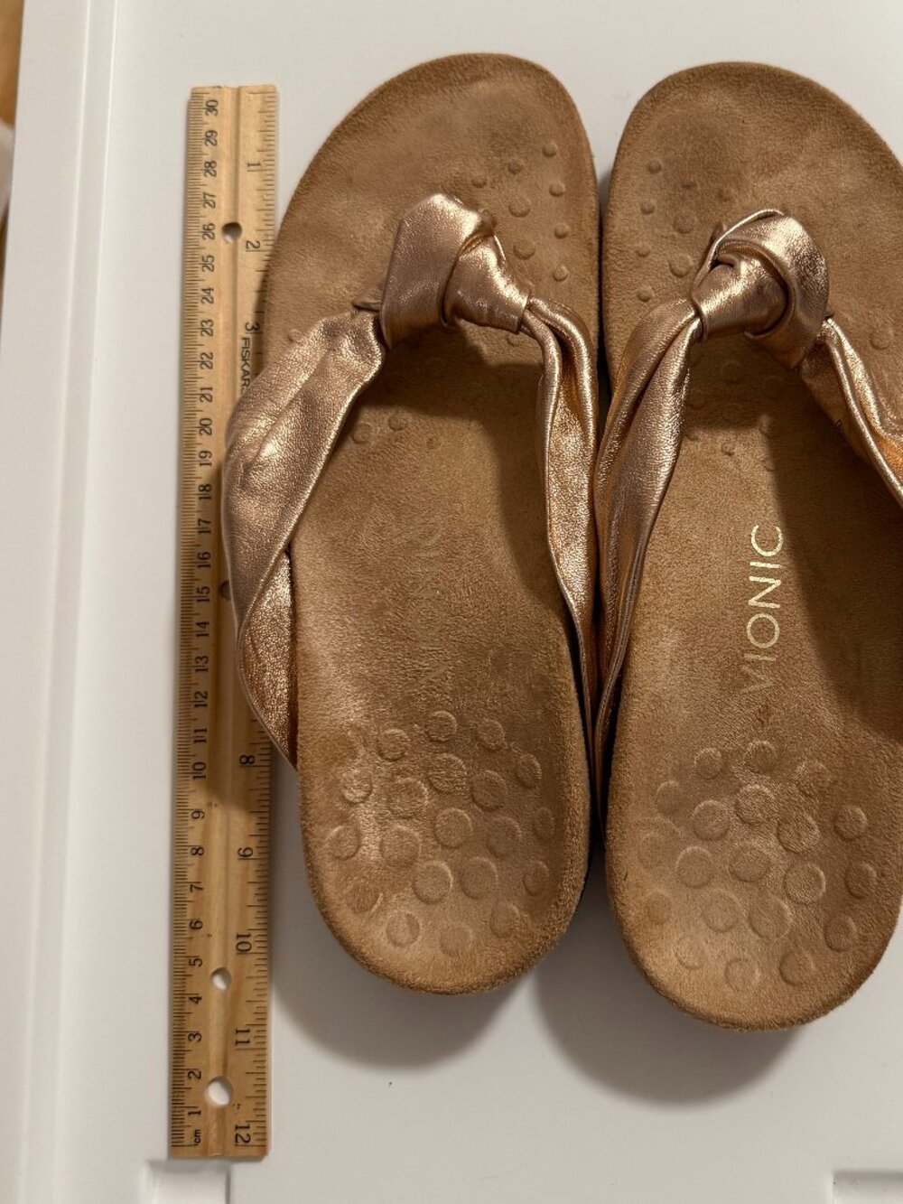 Vionic Women's Sandals Gold Leather Thong Slip On Shoes Size 8 - Picture 2 of 13